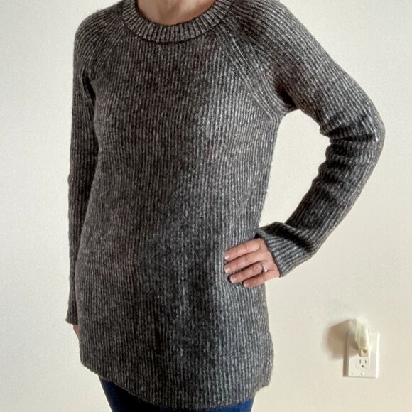 Women's Gray Long Sleeve Winter Knit Sweater Size S - Picture 2 of 6